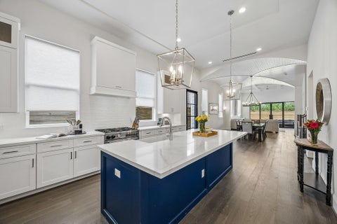Photo of 541 W 27th Street, Houston, TX 77008 (MLS # 61179395)