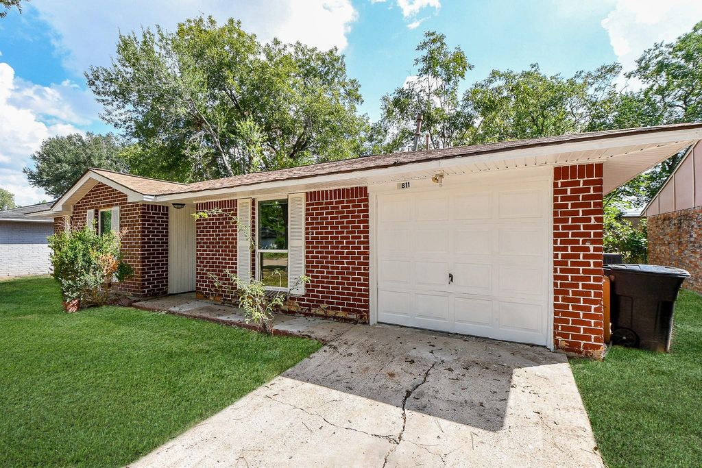Photo of 5811 Greencraig Drive, Houston, TX 77035 (MLS # 50191224)
