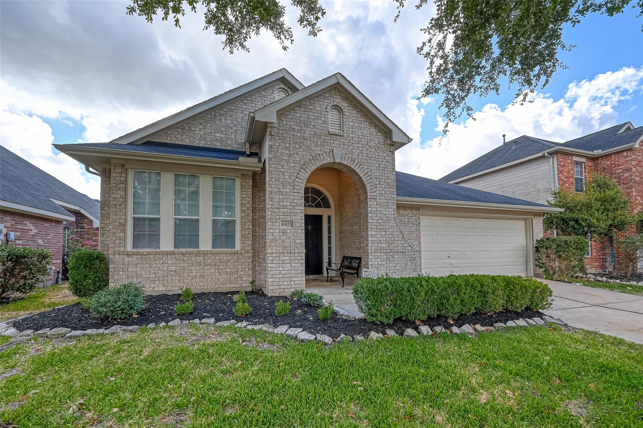 6923 Grants Hollow Lane
