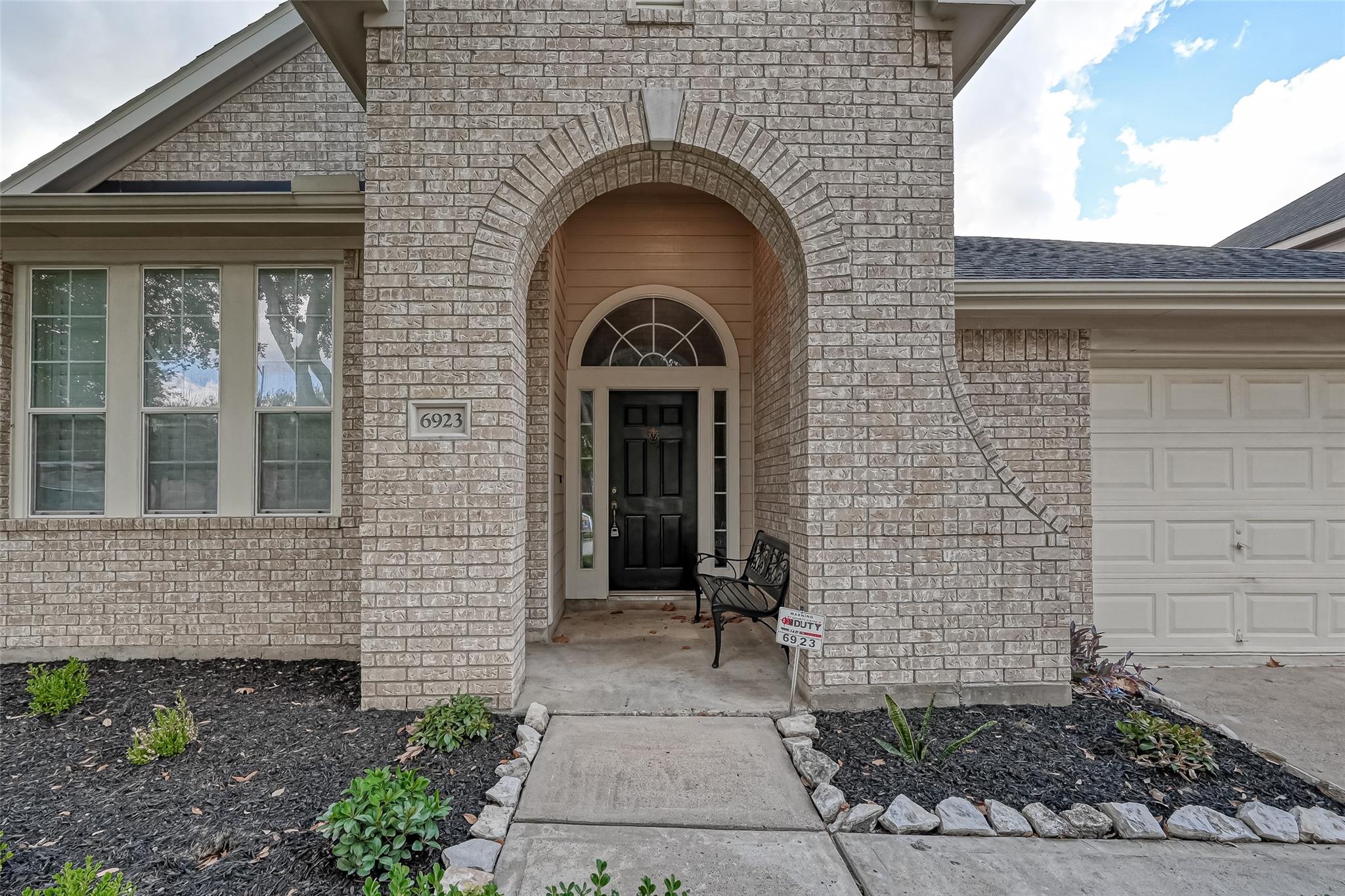 6923 Grants Hollow Lane