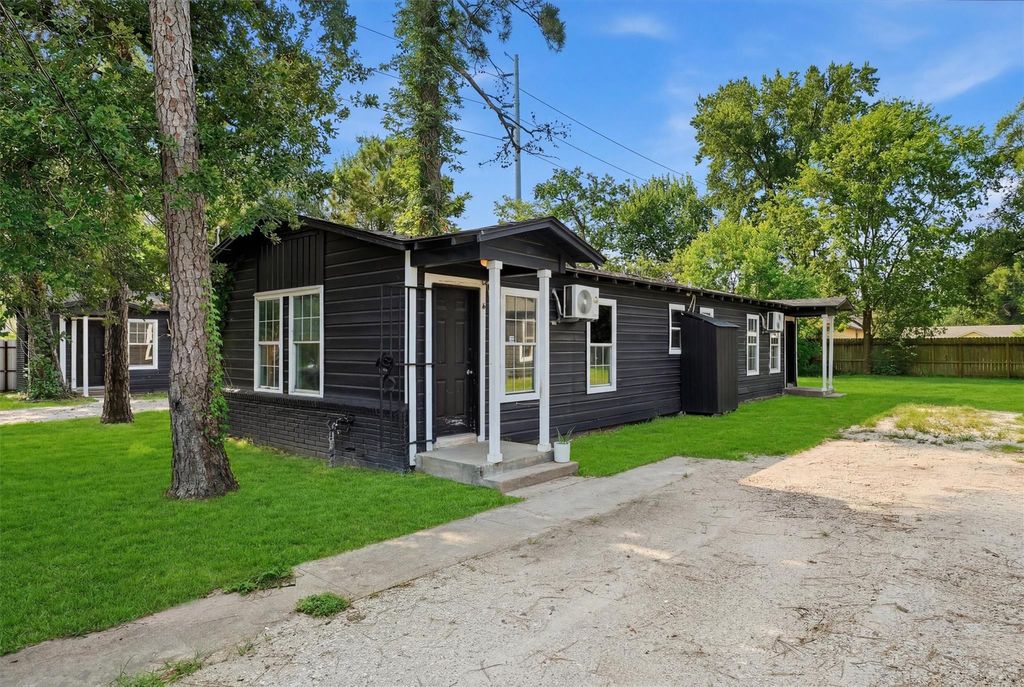 Photo of 8034 Record Street, Houston, TX 77028 (MLS # 71339562)