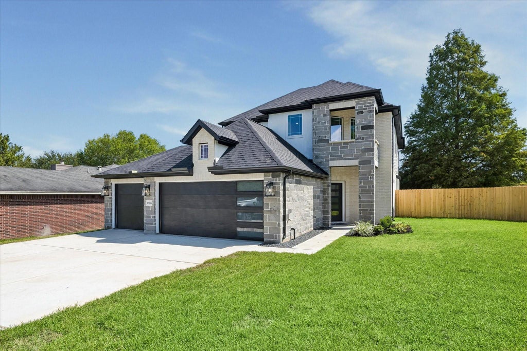 Photo of 10814 Windswept, Montgomery, TX 77356 (MLS # 34170591)