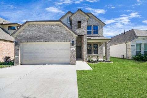 Photo of 12030 Maple Oak Drive Dr, Houston, TX 77066 (MLS # 97016261)