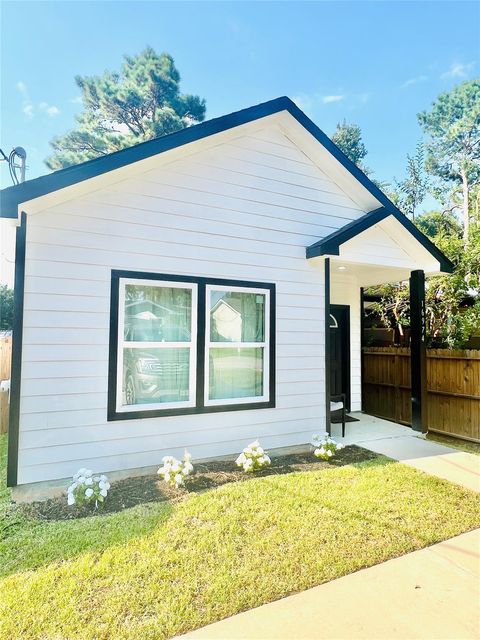Photo of 16974 W Lynbrook, Montgomery, TX 77316 (MLS # 63029022)