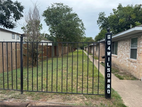 Photo of 604 Wilson Road Rd #8, Humble, TX 77338 (MLS # 26053835)