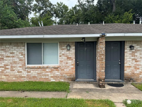 Photo of 604 Wilson Road Rd #8, Humble, TX 77338 (MLS # 26053835)