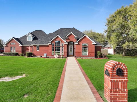 Homes For Sale - 520 Meadow Lane<br/> Chambers County, Winnie, TX 77665