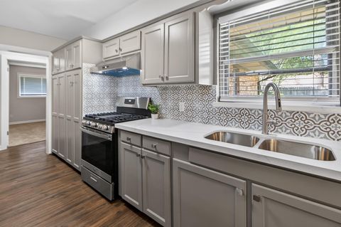 Photo of 2027 Ottawa Lane, Houston, TX 77043 (MLS # 77933733)