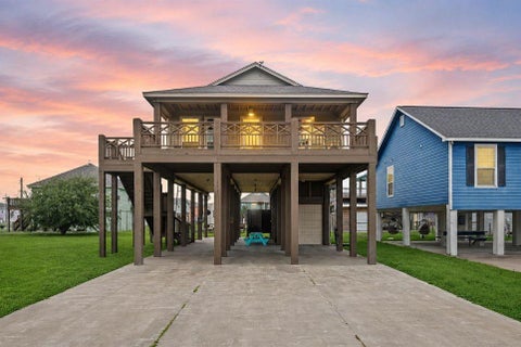 Photo of 977 Clara Street, Crystal Beach, TX 77650 (MLS # 55167984)