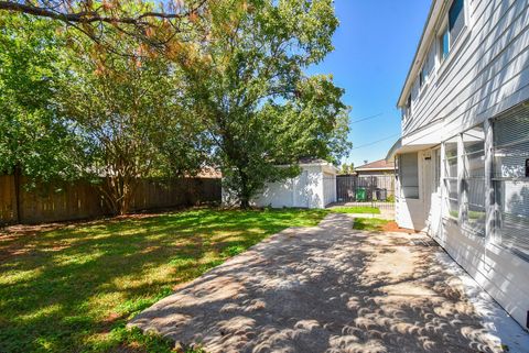 Tiny photo for 10910 Sagevale Lane, Houston, TX 77089 (MLS # 56689290)