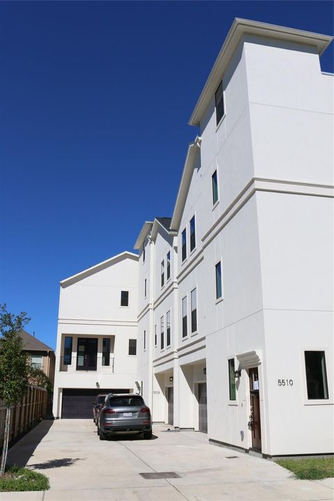 Photo of 5506 E Petty Street, Houston, TX 77007 (MLS # 83505907)