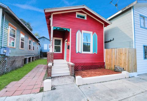 Photo of 1805 39th Street, Galveston, TX 77550 (MLS # 68244490)