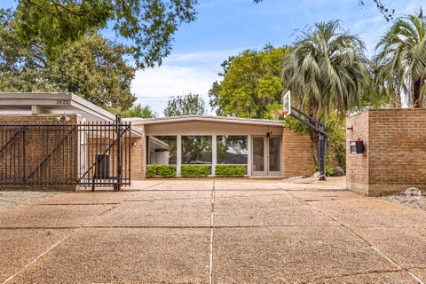 Photo of 3622 N Braeswood Boulevard, Houston, TX 77025 (MLS # 34368200)