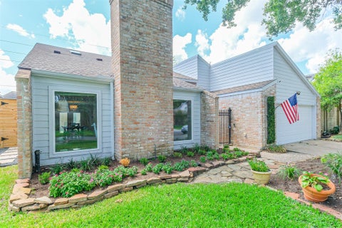 Photo of 13919 Swiss Hill Drive, Houston, TX 77077 (MLS # 86943475)