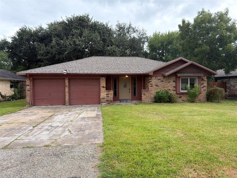 Photo of 2010 Redwood Street, Kemah, TX 77565 (MLS # 22602704)