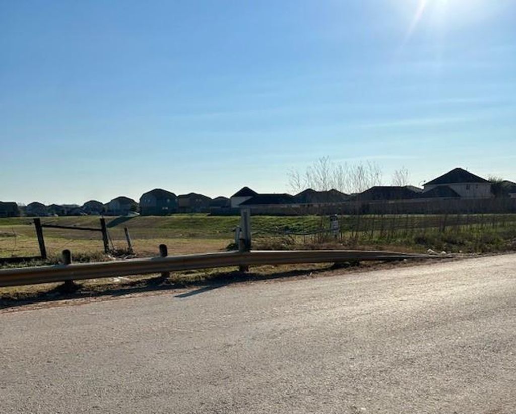 Photo of 6305 Selinsky Road, Houston, TX 77048 (MLS # 96798805)