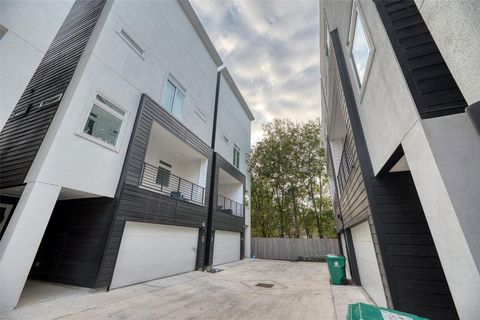 Photo of 507 Schweikhardt Street, Houston, TX 77020 (MLS # 8603879)