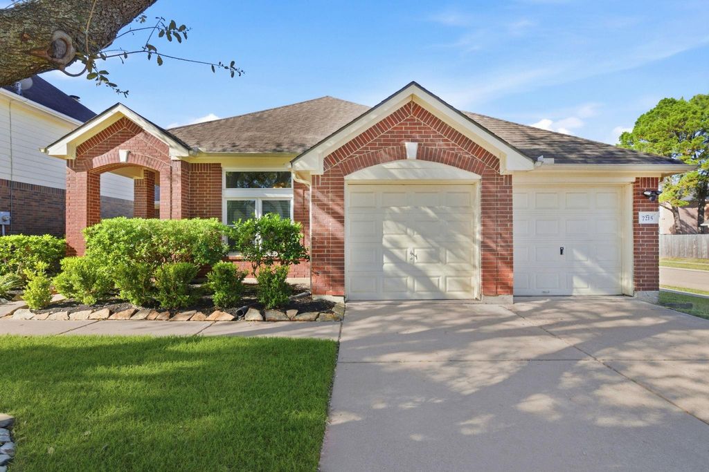 Photo of 7215 Bristol Ridge Drive, Houston, TX 77095 (MLS # 94774136)