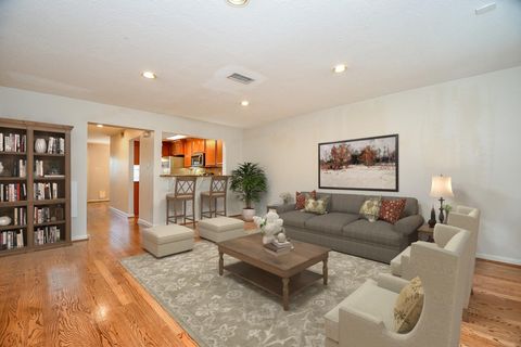 Photo of 5244 Arboles Drive #6, Houston, TX 77035 (MLS # 41678337)