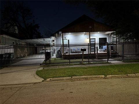 Photo of 410 Hunt St, Houston, TX 77003 (MLS # 47743462)