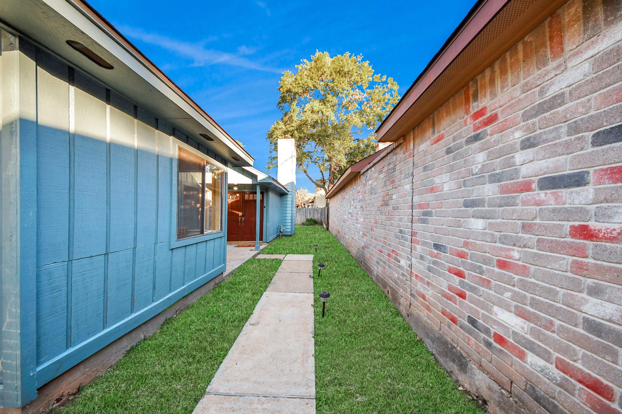 1318 Roundstone Drive