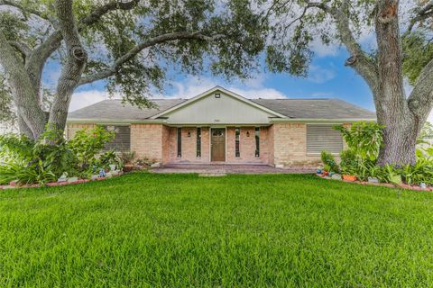 Photo of 4322 Billy Lane, Fresno, TX 77545 (MLS # 92305634) Photo of 4322 Billy Lane, Fresno, TX 77545 (MLS # 92305634)