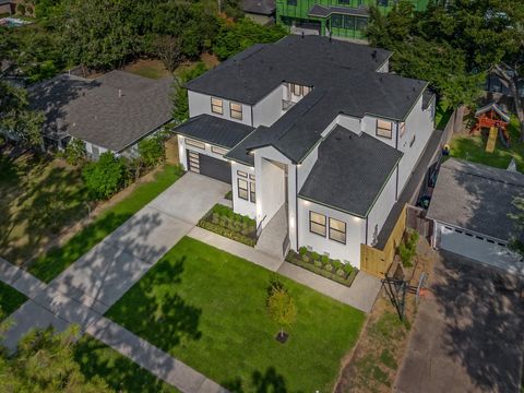 Homes For Sale - 811 Woodstock Street<br/> Bellaire, TX 77401