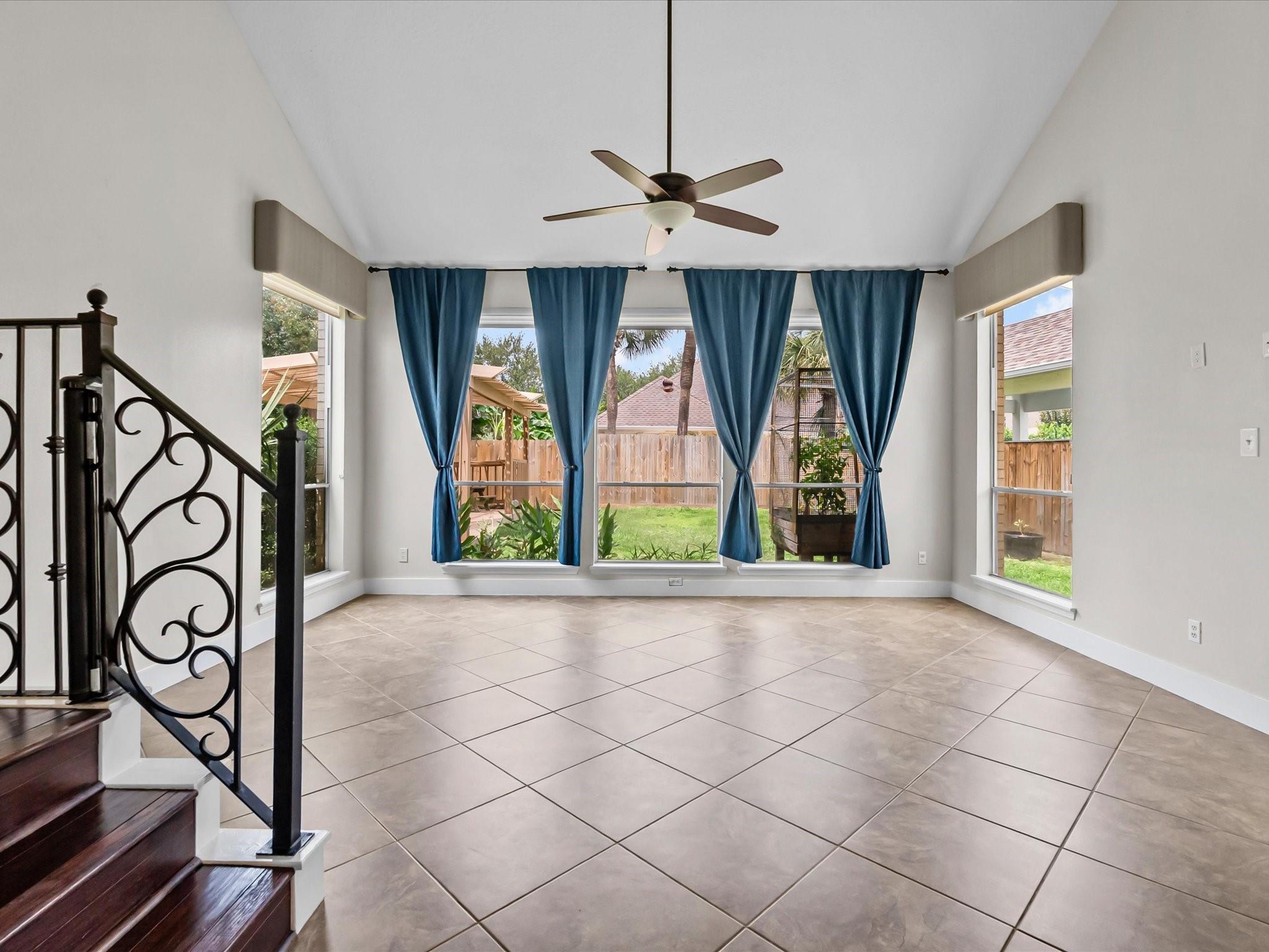 201 Lago Vista Street