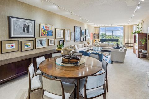 Photo of 121 N Post Oak Lane #705, Houston, TX 77024 (MLS # 11950403)