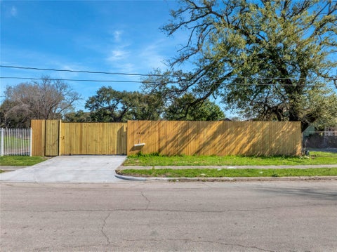 Photo of 3822 Lavender Street, Houston, TX 77026 (MLS # 64536950)