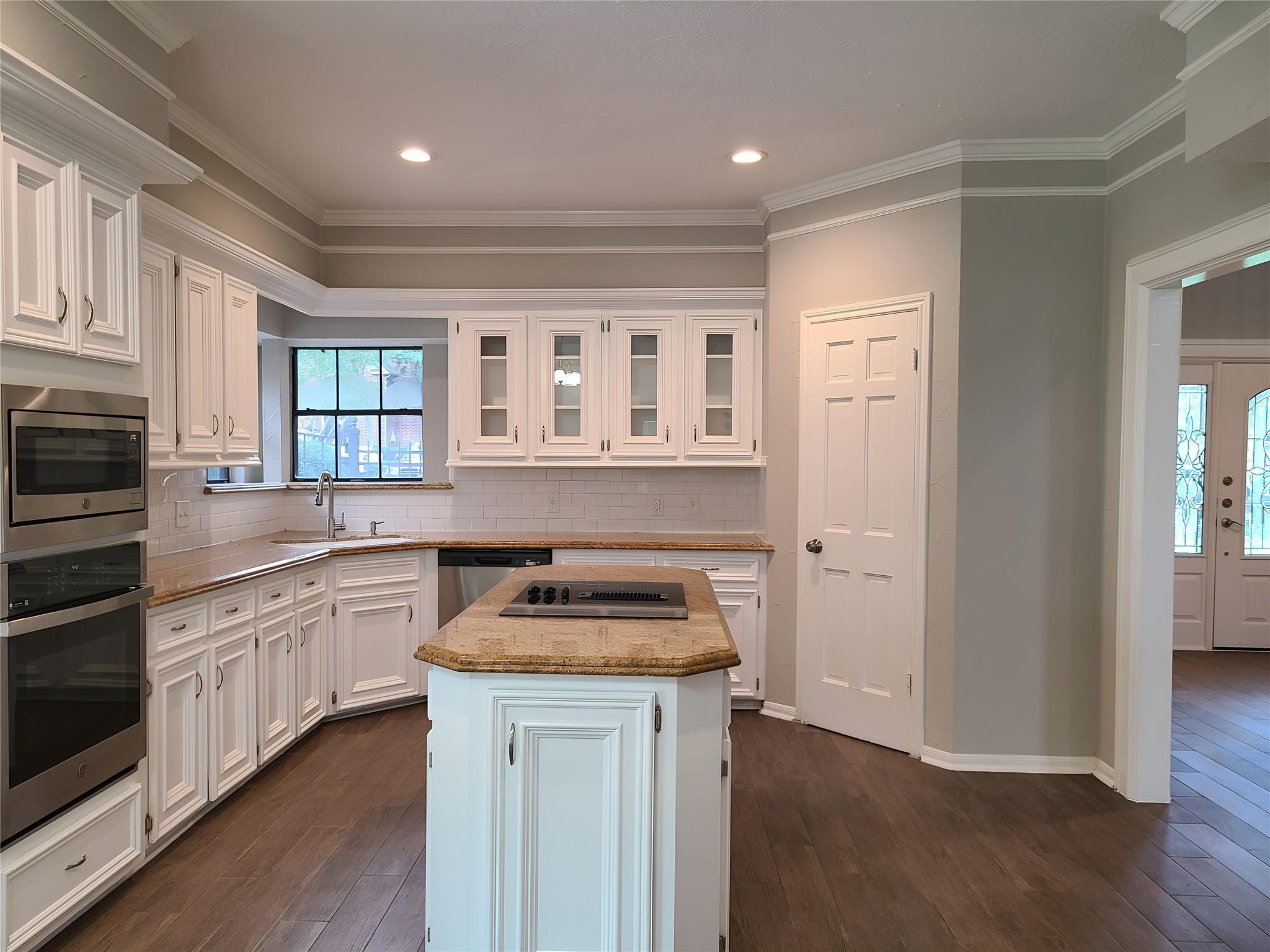 6111 Hampton Way Court