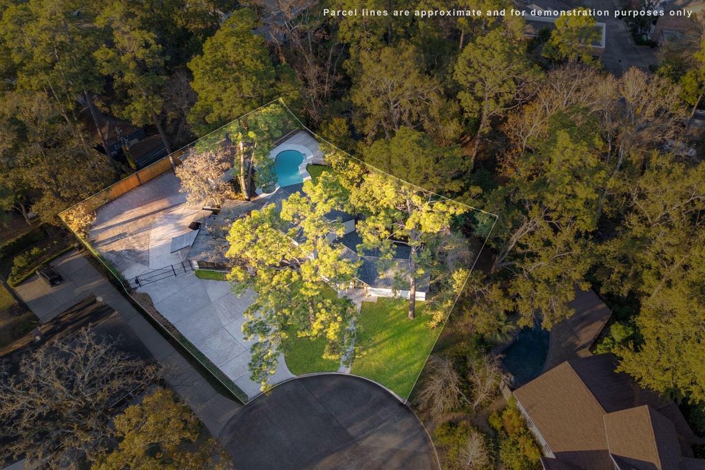 Photo of 107 Beaver Tail Pt, Houston, Tx 77024 Pt, Houston, TX 77024 (MLS # 49588072)