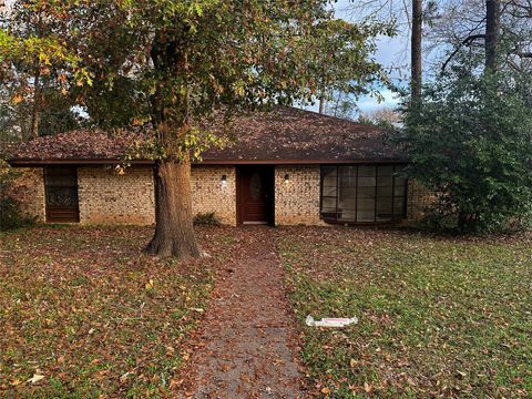 Photo of 321 Olive Street St, Huntsville, TX 77340 (MLS # 86538868)
