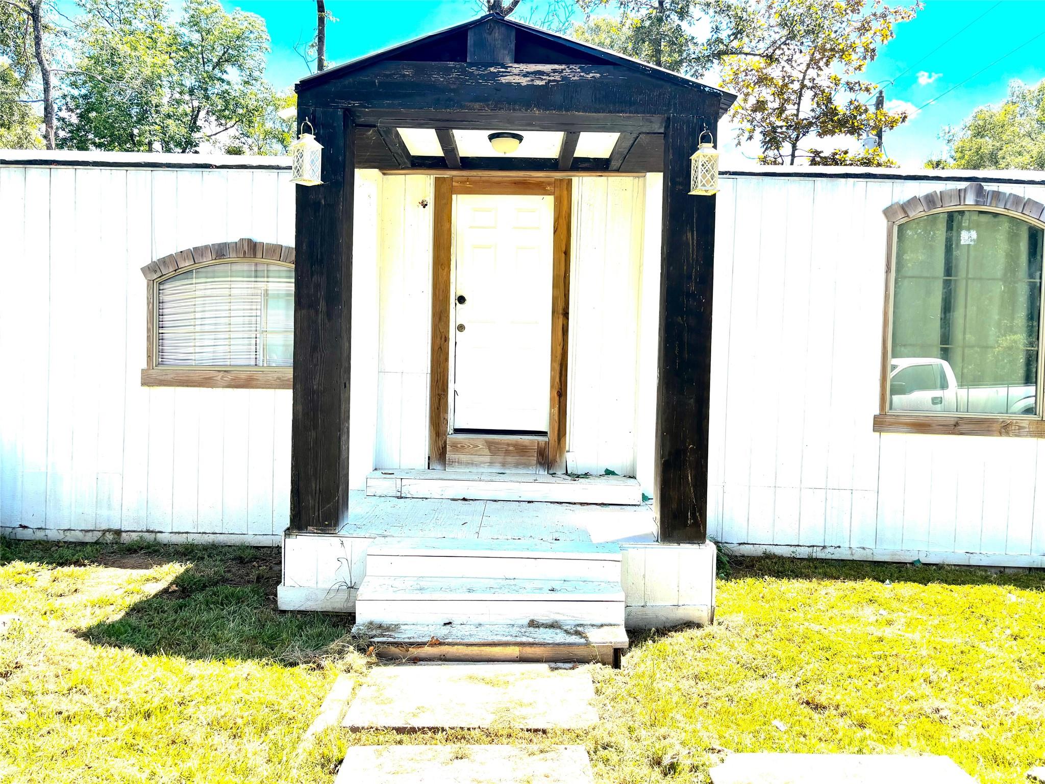 298 Cloverdale Street