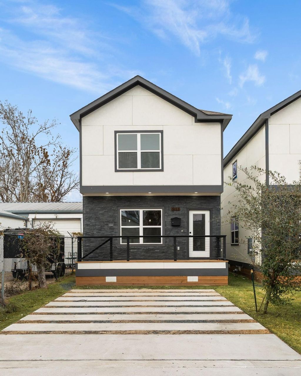 Photo of 911 Panama Boulevard, Houston, TX 77009 (MLS # 93371282)