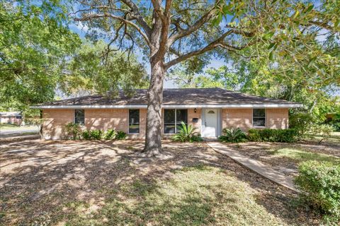 Photo of 5422 Spellman Road, Houston, TX 77096 (MLS # 80233050)