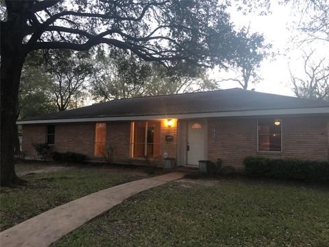 Photo of 5422 Spellman Road, Houston, TX 77096 (MLS # 80233050)