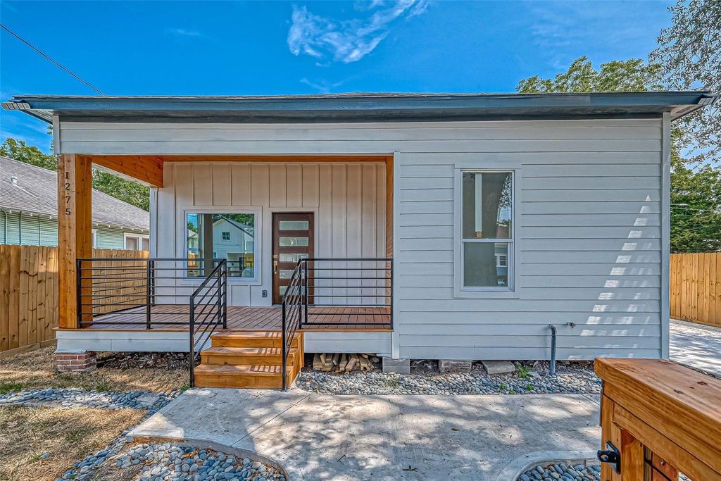 Photo of 1275 Morris Street, Houston, TX 77009 (MLS # 27938632)