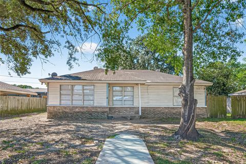 Photo of 14205 Stoneshire Street, Houston, TX 77060 (MLS # 37740536)