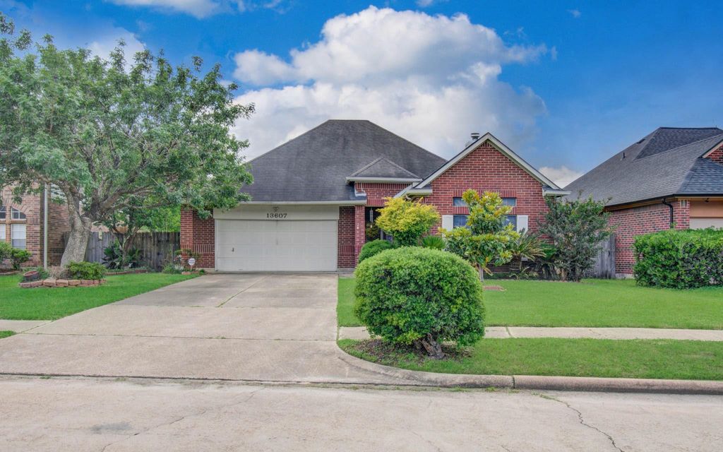 Photo of 13607 Sable Lane, Houston, TX 77014 (MLS # 91310556)
