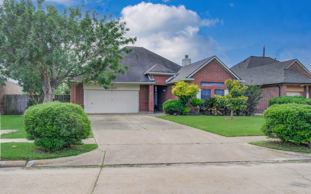 Photo of 13607 Sable Lane, Houston, TX 77014 (MLS # 91310556)