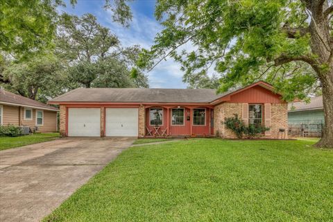 Photo of 107 Ash Lane, Lake Jackson, TX 77566 (MLS # 4227547)