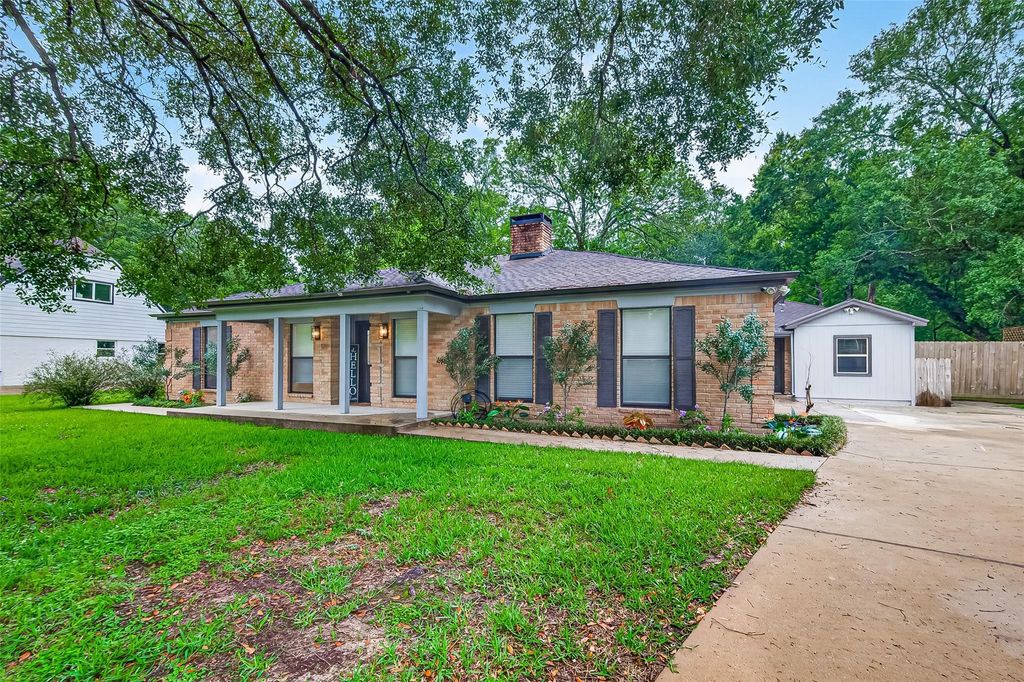 Photo of 548 Brandon Road, Conroe, TX 77302 (MLS # 50064032)