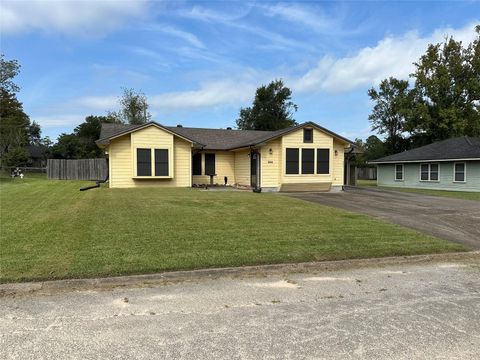 Photo of 306 Liveoak Street, Silsbee, TX 77656 (MLS # 70125622) Photo of 306 Liveoak Street, Silsbee, TX 77656 (MLS # 70125622)