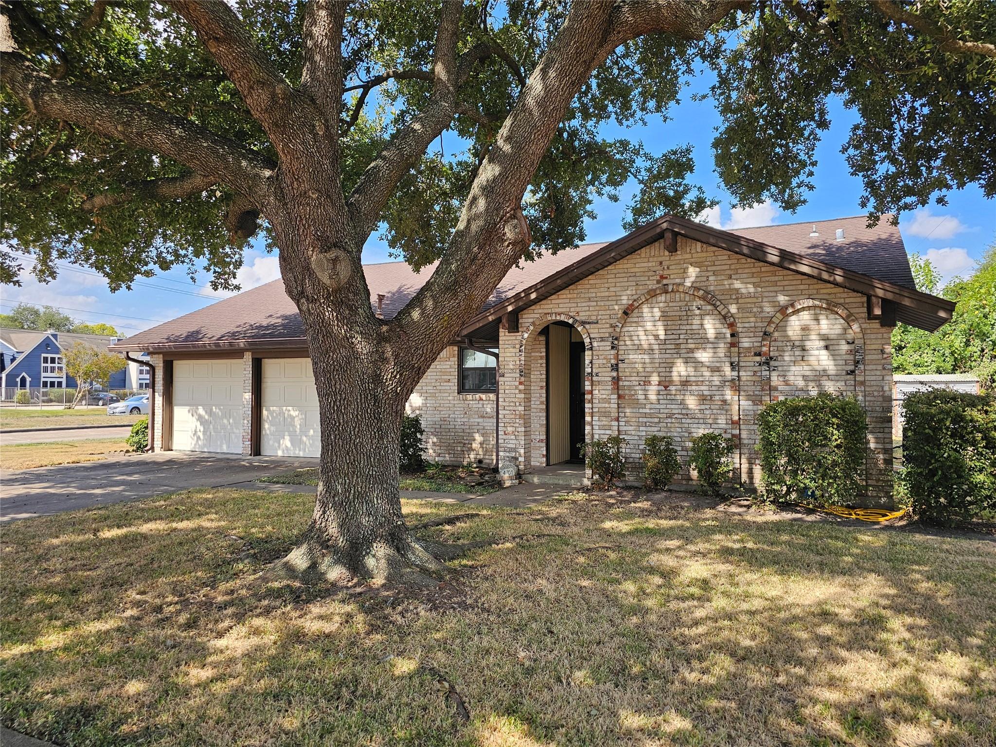 4701 Crepe Myrtle Lane