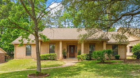 Photo of 105 Greenbriar Drive, Conroe, TX 77356 (MLS # 46964047)