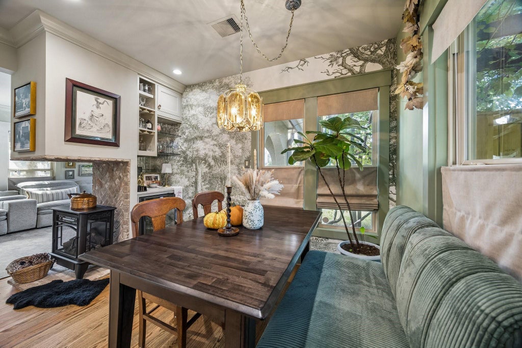 Photo of 542 Granberry Street, Houston, TX 77007 (MLS # 41690377)