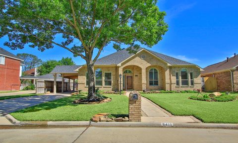 Photo of 6411 Brittany Park Lane, Houston, TX 77066 (MLS # 8916145)