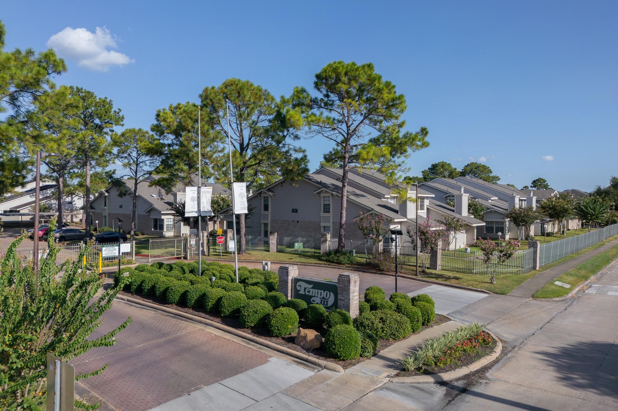 11901 Bob White Drive 16-842