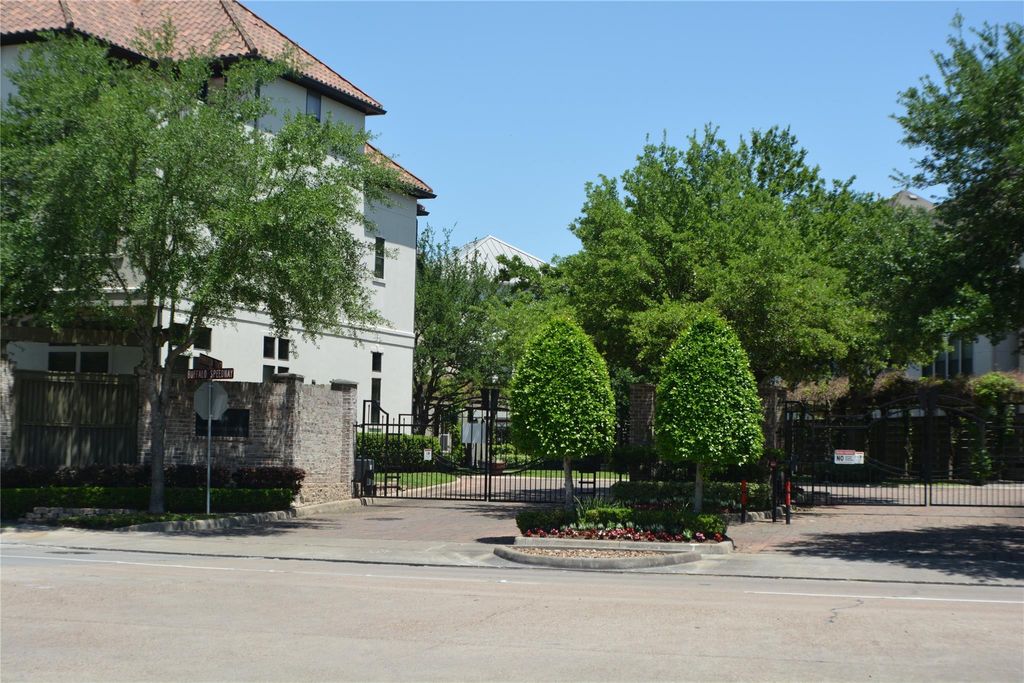 Photo of 3138 Pemberton Walk, Houston, TX 77025 (MLS # 77078203)